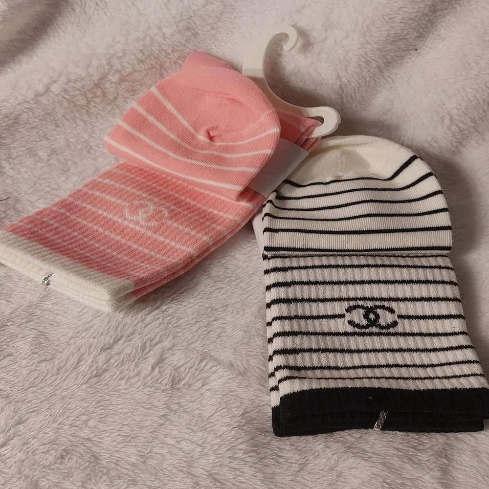 2 pairs of Striped Pink & White and Stiped Black & White socks women 7-9